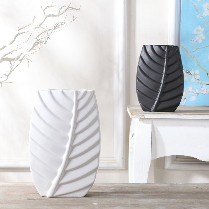 Nordic Elegance: Modern Leaves Ceramic Vase - A Luxurious Touch to Home Decor