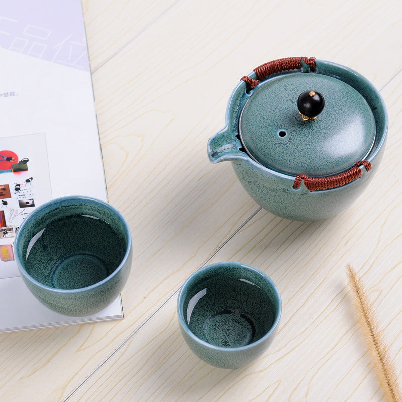 The Travel Teapot with Strainer and mugs