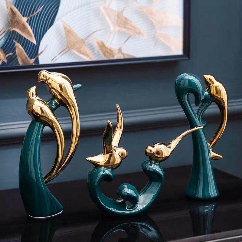 Luxurious Green and Gold Pottery Ornaments with Elegant Designs