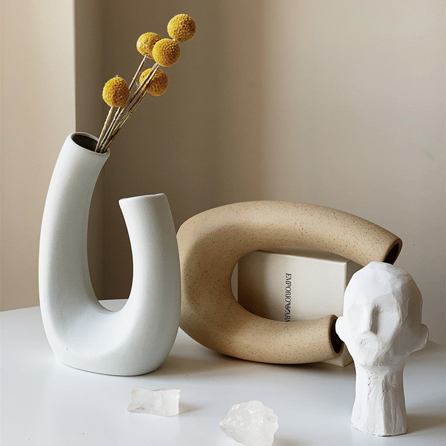 Sleek Nordic Ceramic Vase - Curved Lines