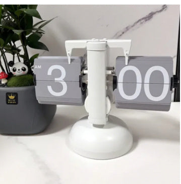 Wonderful Battery-Powered Flip Desk Clock