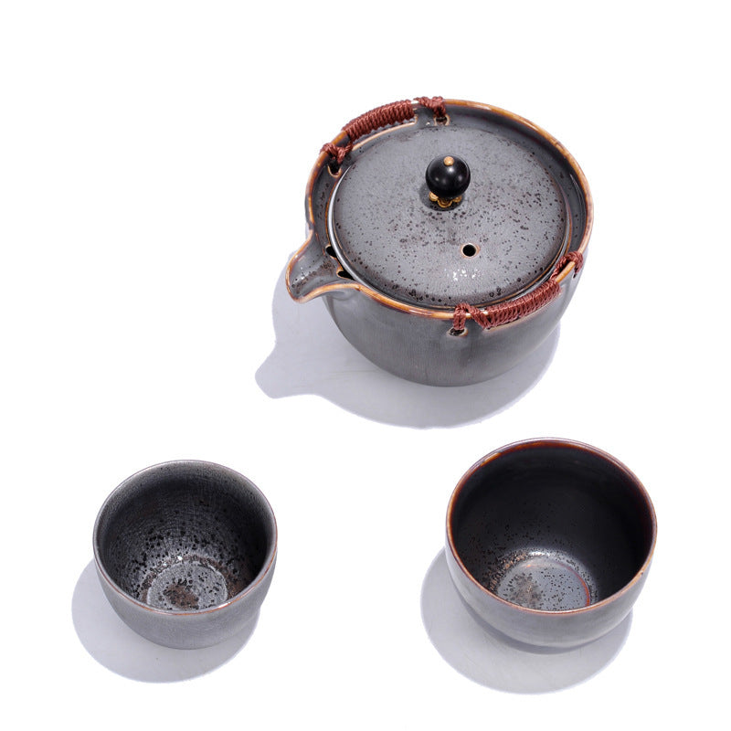 The Travel Teapot with Strainer and mugs