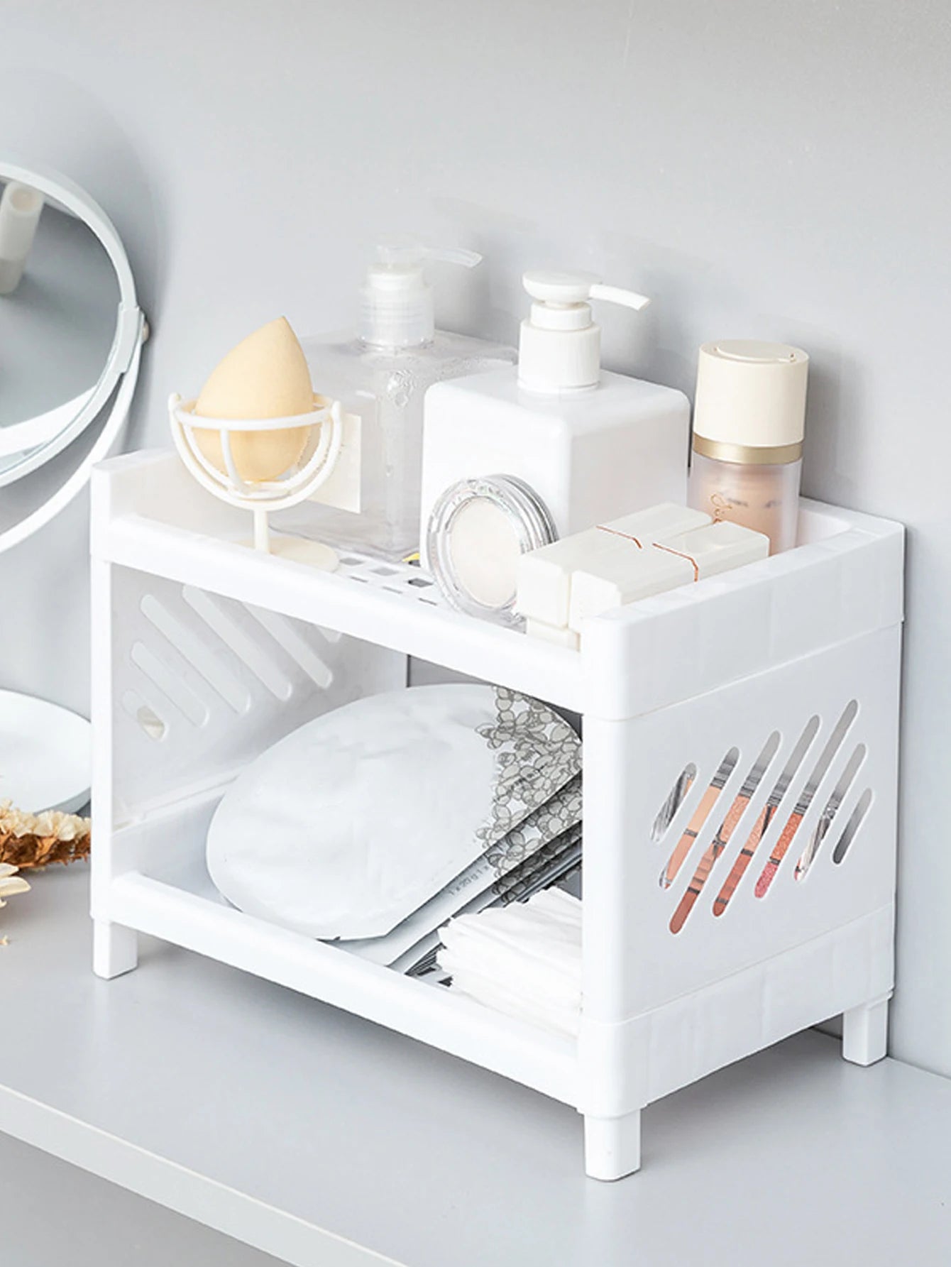 Minimalist Storage Rack for Organizing Stationery