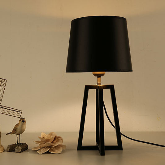 Metal New Bedroom Bedside Table Lamp