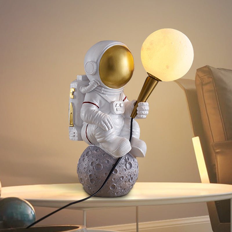 Astronaut Desk Lamp - Children’s Night Light - Max&Mark Home Decor