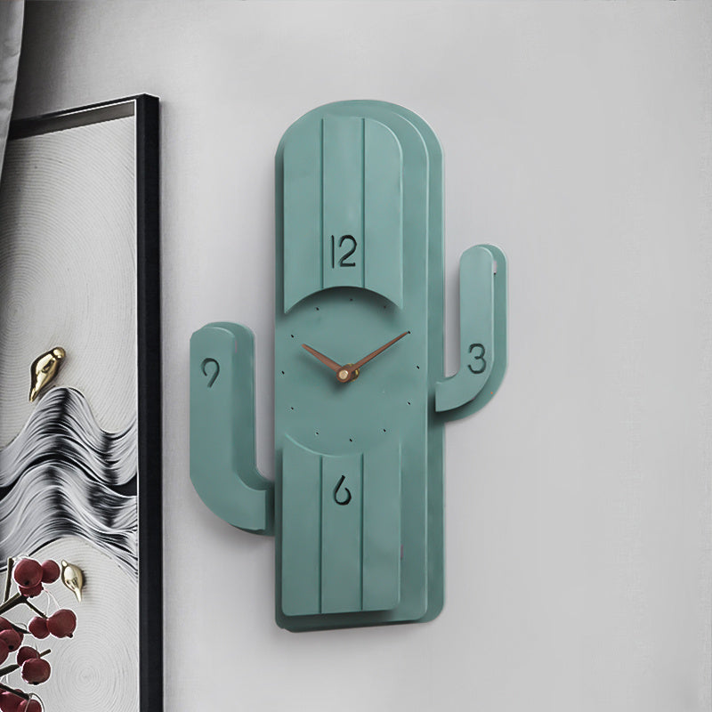 Wooden Cactus-Shaped Clock - Unique and Charming Decor