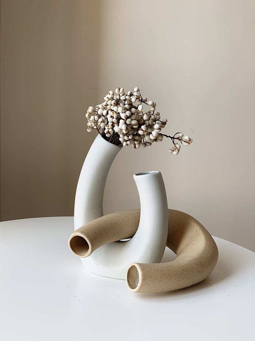 Sleek Nordic Ceramic Vase - Curved Lines