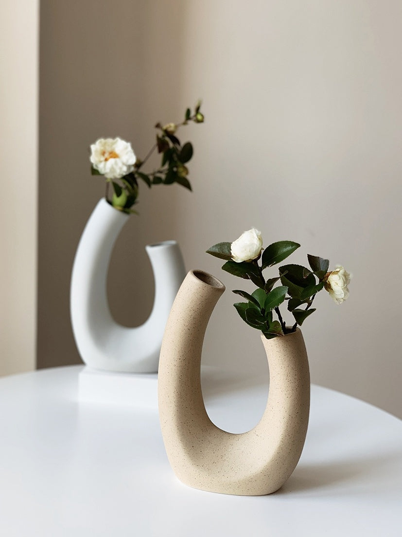 Sleek Nordic Ceramic Vase - Curved Lines