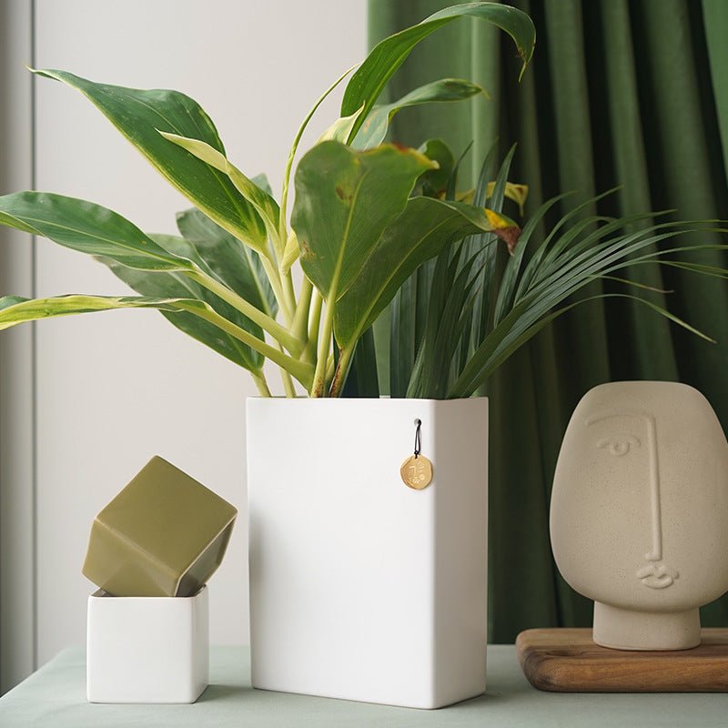 Ceramic Vase Golden Accent - Max&Mark Home Decor