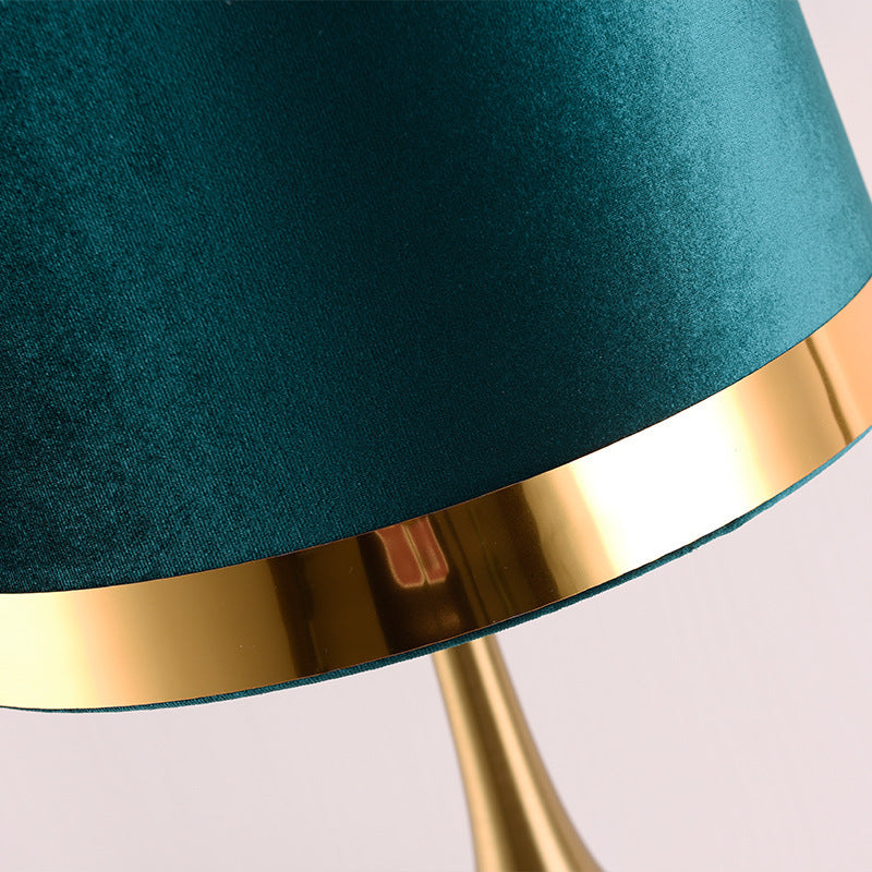 Vintage Elegance Bronze Table Lamp