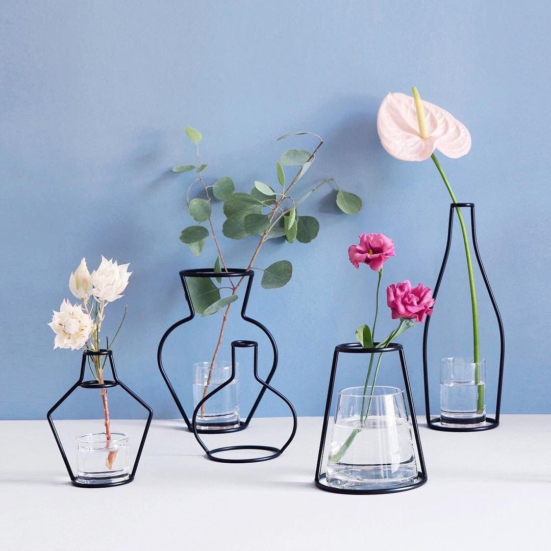 Elegant Minimalist Iron Vase Holder for Home Decor - Max&Mark Home Decor