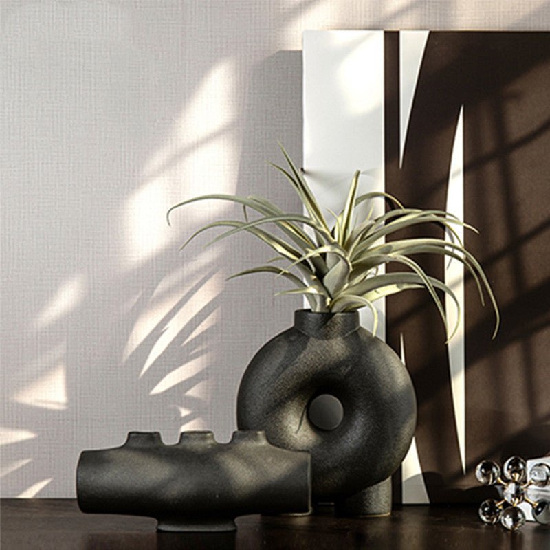 Elegant Modern Chinese Ceramic Vase - Black Retro Round Design - Max&Mark Home Decor